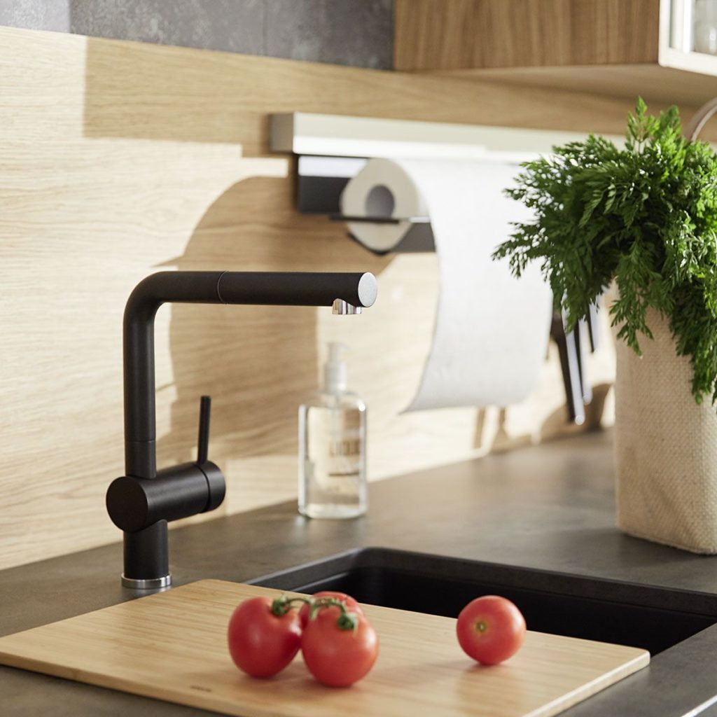 Comment serrer les flexibles d'un robinet ? - Le Blog Accessoires de  Cuisines